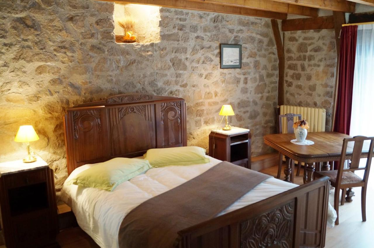 Gite De 15 Places En Chambre De 2, 4, 5 Personnes Saint-Exupery-les-Roches Exterior photo