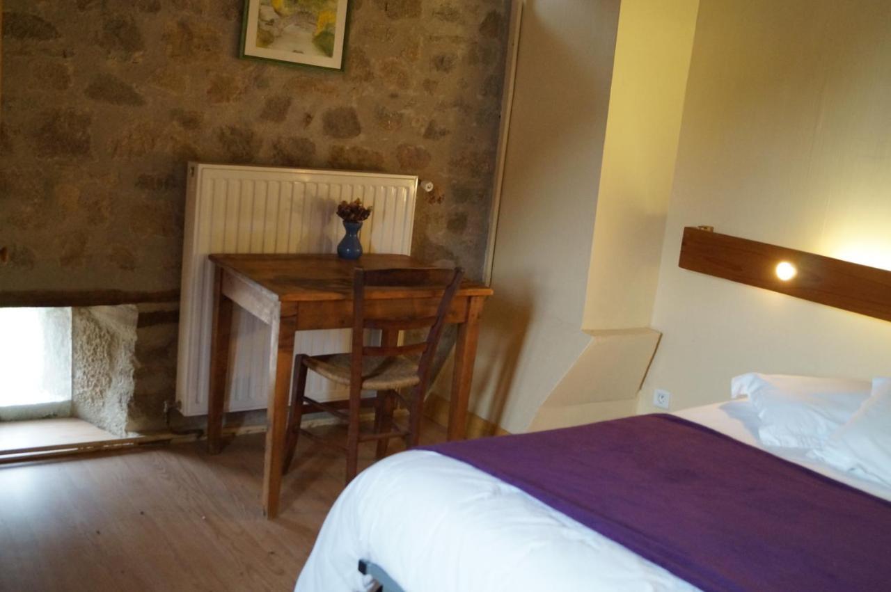 Gite De 15 Places En Chambre De 2, 4, 5 Personnes Saint-Exupery-les-Roches Exterior photo